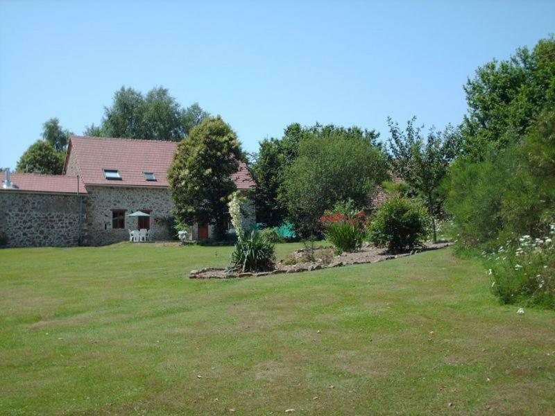 Gite Du Sorbier Le Chalard Luaran gambar
